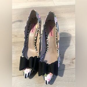 Betsey Johnson Bret Black and Pink Striped Floral Heels